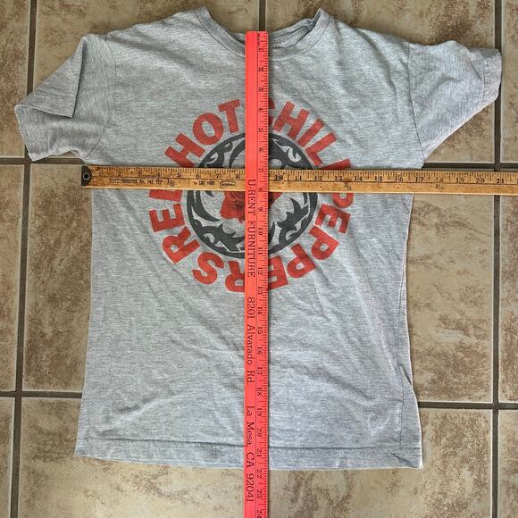 Red Hot Chili Peppers Band Gray Short Sleeve Shirt Women's Size Small - Picture 5 of 7